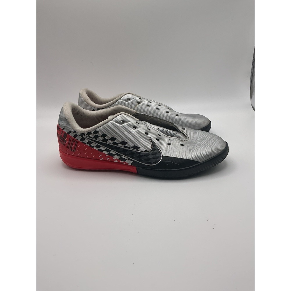 Nike Neymar Jr Indoor Soccer Shoes Youth 2.5Y Gray Red IC Futsal